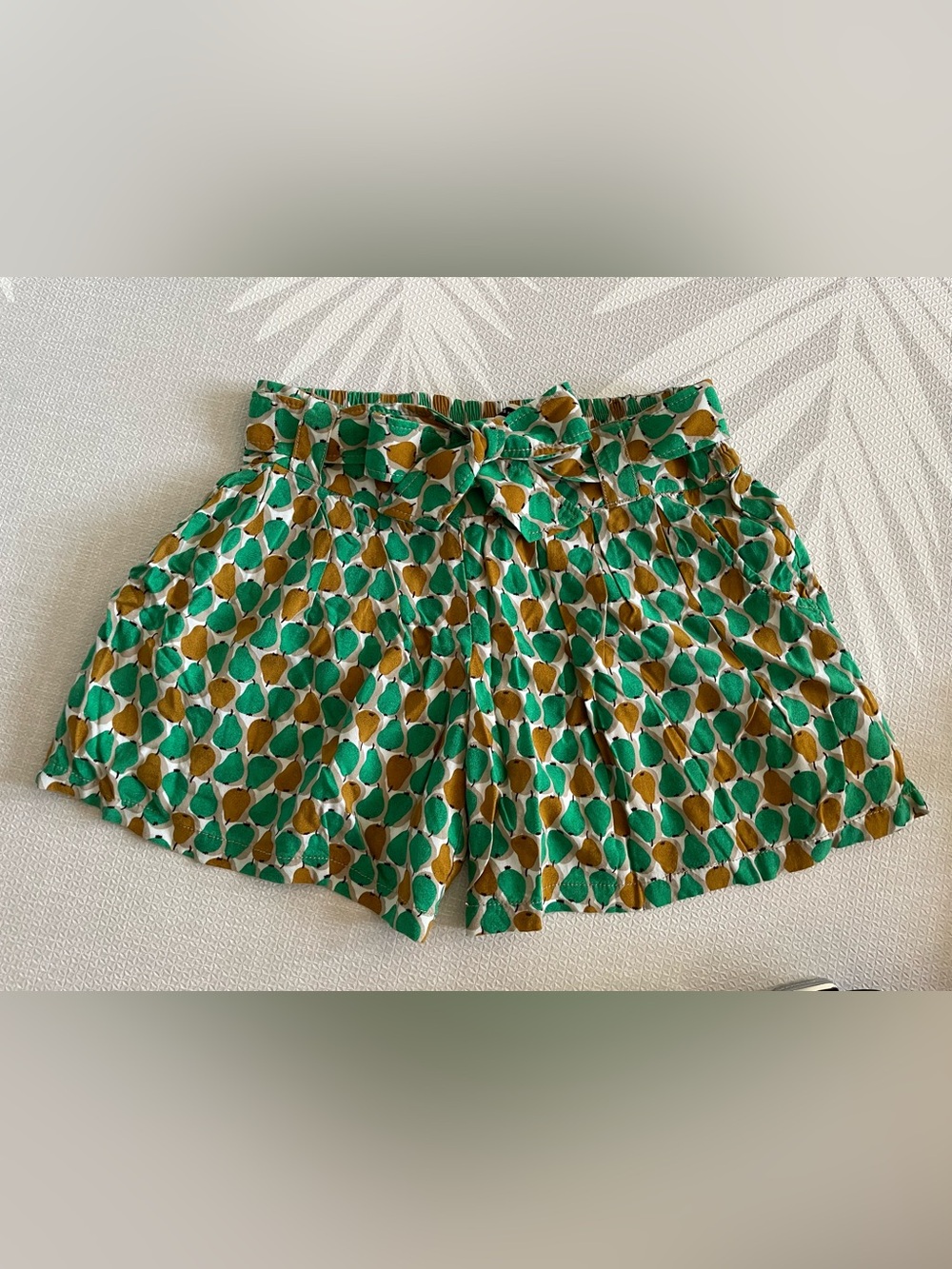 Anthropologie Pear Printed Tie-Belt Shorts in Green & Mustard size 2